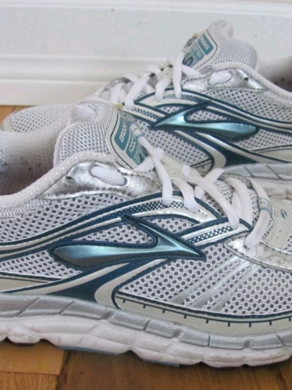 Women's women's Brooks Addiction 10 running shoes